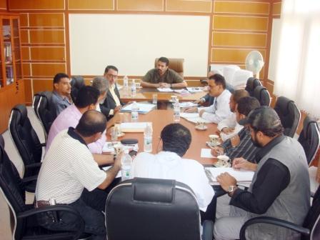 د. الجفري لدى ترؤسه الاجتماع أمس